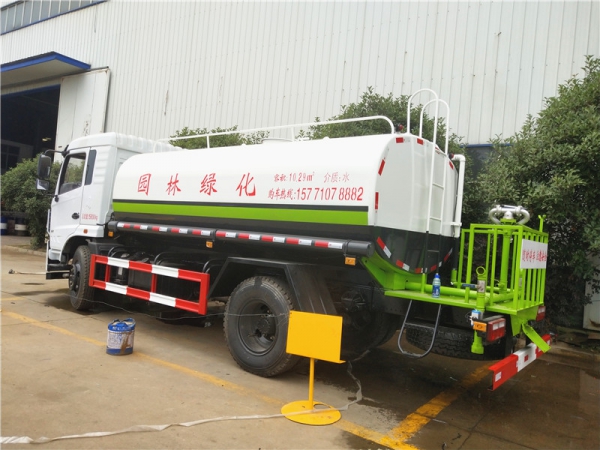 东风专底12方洒水车